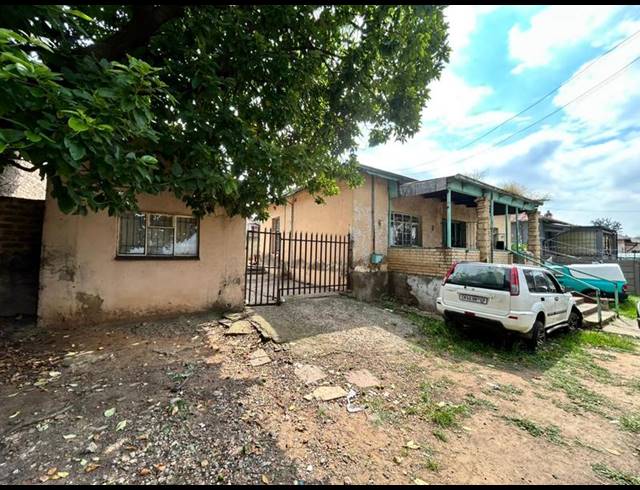 7 BEDROOM HOUSE FOR SALE IN GERMISTON CENTRAL